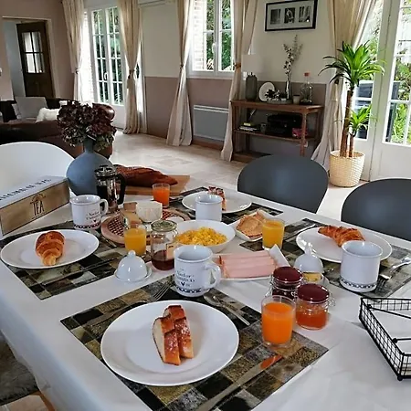 Le Clos Bel Ami D'hotes Avec Piscine فندق مبيت وإفطار 3*