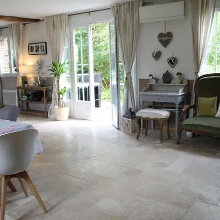 Le Clos Bel Ami D'hôtes Avec Piscine Couette-café 3*